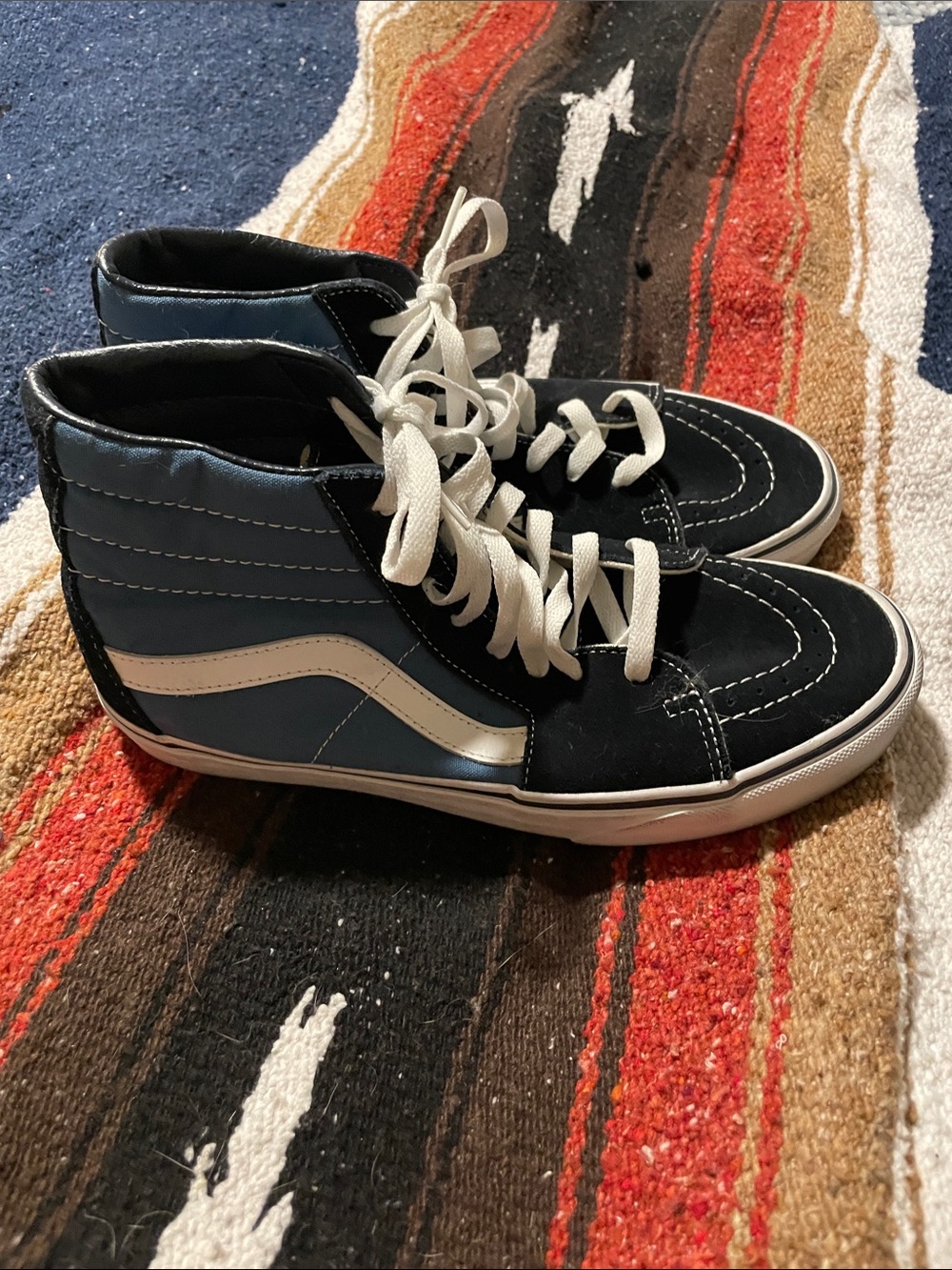 Vans Sk8-Hi Sneakers in Dark Blue suede & White Stripe (Women’s)
